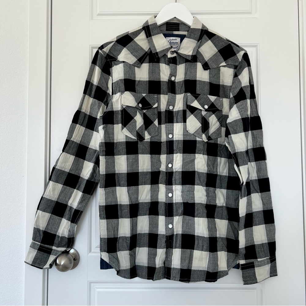 Legendary Goods // NWOT Men's Checkered Long Sleeve Button Up Shirt